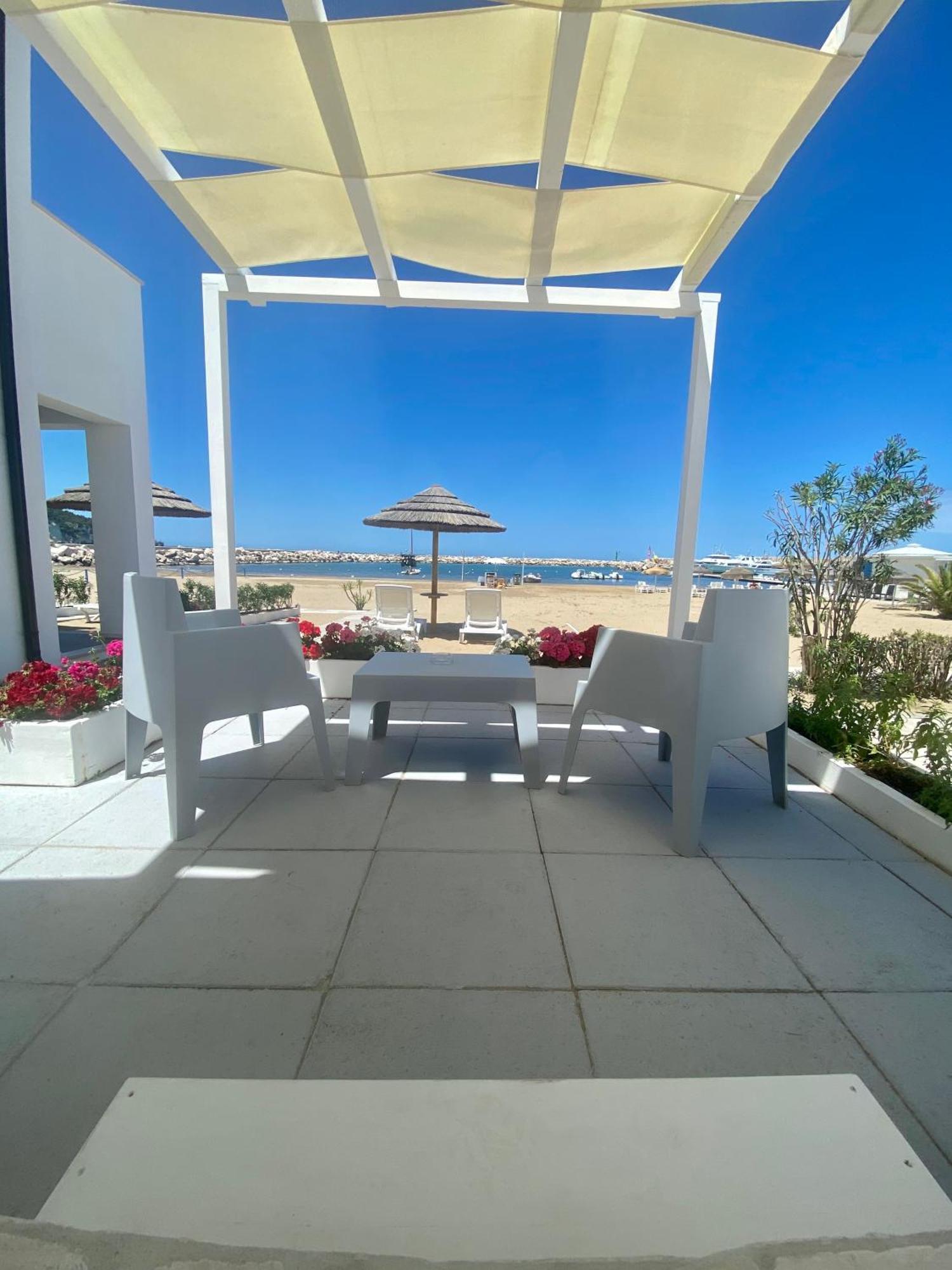 Marina Bay Beach Hotel Peschici Exterior photo
