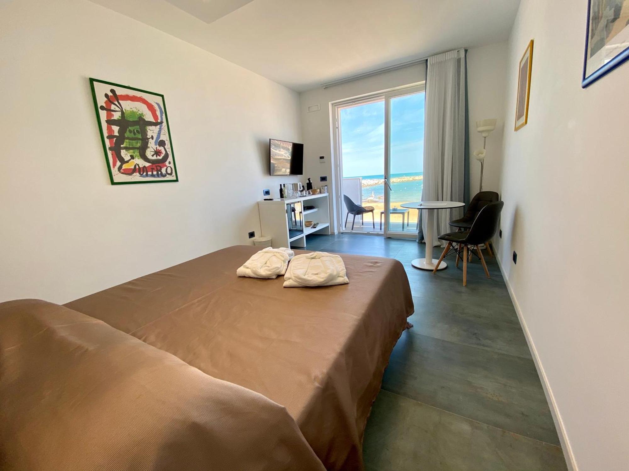 Marina Bay Beach Hotel Peschici Exterior photo
