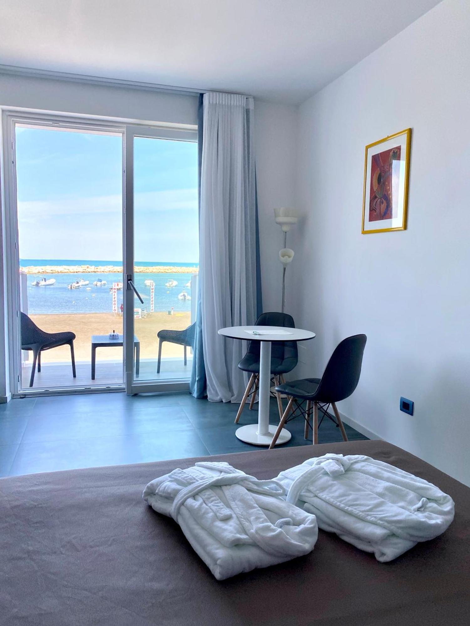 Marina Bay Beach Hotel Peschici Exterior photo
